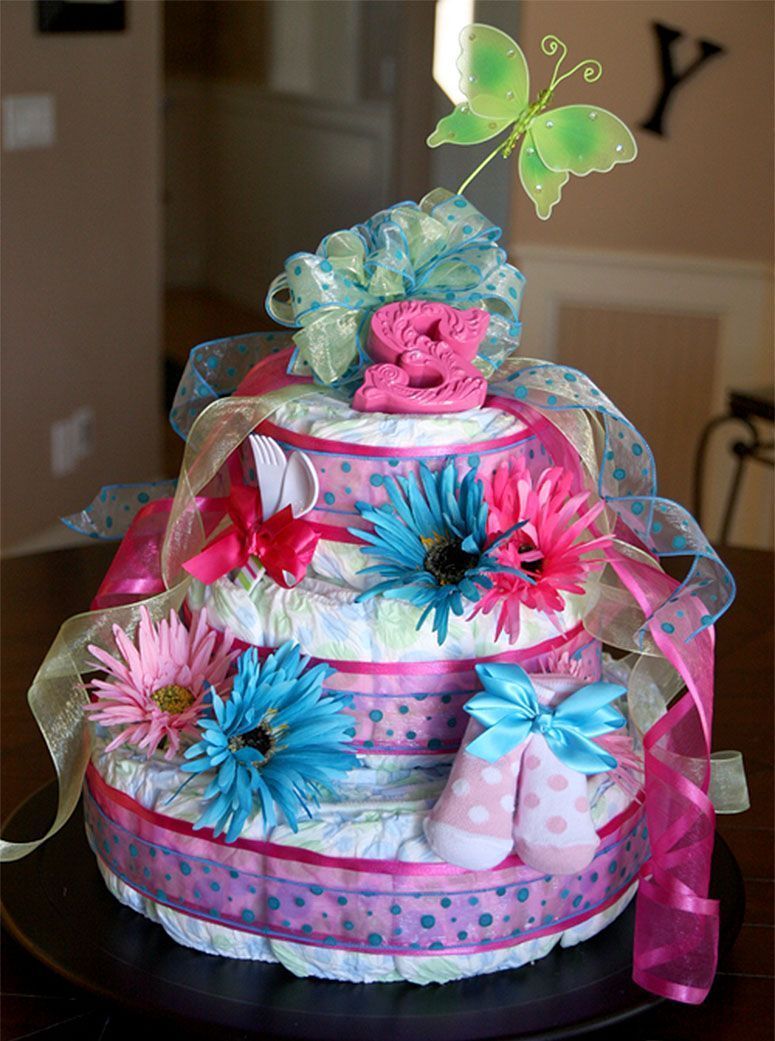 Foto: Reprodução / <a href="http://ourbestbites.com/2011/08/how-to-make-a-diaper-cake-centerpiece/" target="_blank">Our Best Bites</a>