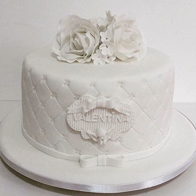 Foto: Reprodução / <a href="http://grazielacake.blogspot.com.br/2015/11/bolo-para-batizado.html" target="_blank"> Blog Graziela Cake</a>