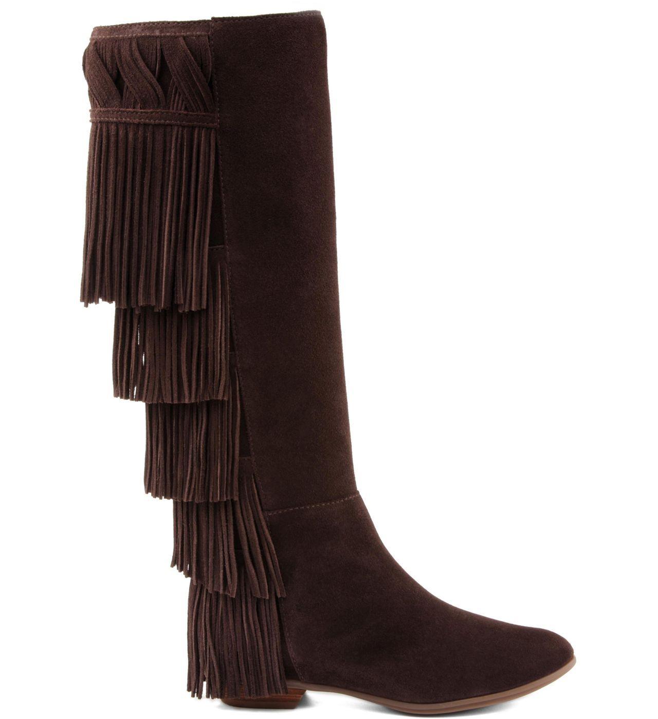 Bota de franja cano alto por R$310 na <a href="http://www.schutz.com.br/store/shoes/botas/botacanoalto/bota-franjas-boho-brown/p/0154100160002U" target="blank_">Schutz</a>