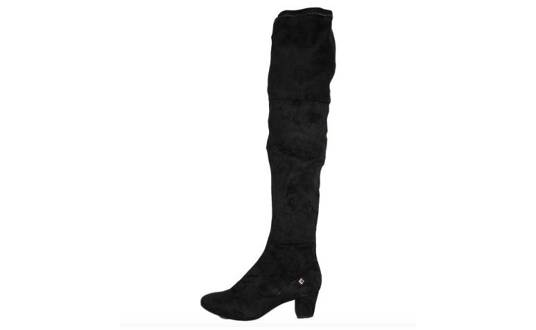 Bota Capodarte Preta por R$449,90 na <a href="http://ad.zanox.com/ppc/?29469393C19188976&ULP=[[http://www.dafiti.com.br/Bota-Capodarte-Preta-1648442.html?utm_source=zanox&utm_medium=deeplink&utm_campaign=Ecolchao_Campanha_30_e_31102013_Pronta_Entrega_Frete_Gratis&prc=9898]]" target="blank_">Dafiti</a>