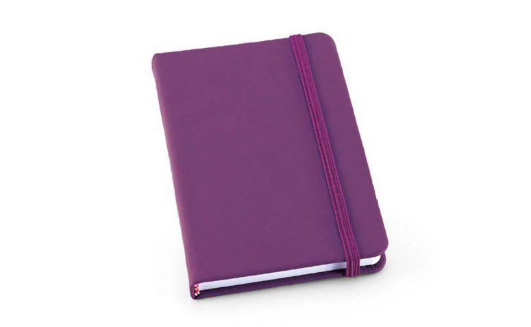 Caderno não pautado por R$26,99 na <a href="https://ad.zanox.com/ppc/?35169272C62197595&ULP=[[http://www.extra.com.br/Papelaria/EscolarEscritorio/Cadernos/Caderno-de-anotacoes-A7-padrao-moleskine-Maisu-Europa-6389099.html?utm_source=zanox&utm_medium=deeplink&utm_campaign=deeplink]]" rel="nofollow" target="blank_">Extra</a>