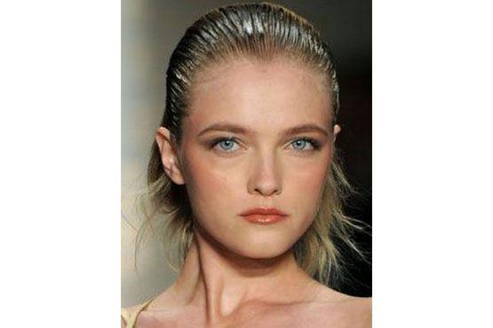 Mais uma modelo com o penteado.