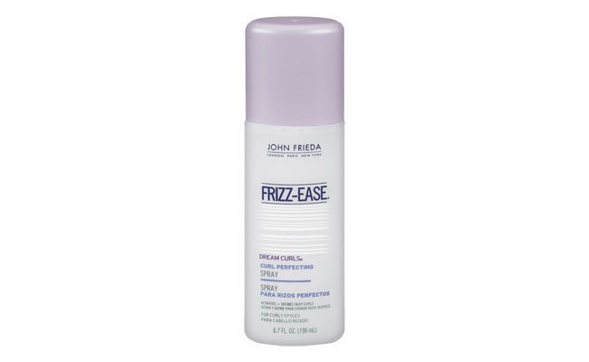 Modelador de Cachos Frizz-Ease por R$59 na <a href="http://www.sephora.com.br/john-frieda/cabelos/modelador/modelador-de-cachos-frizz-ease-dream-curls-curl-perfecting-spray-3603" target="blank_">Sephora</a>