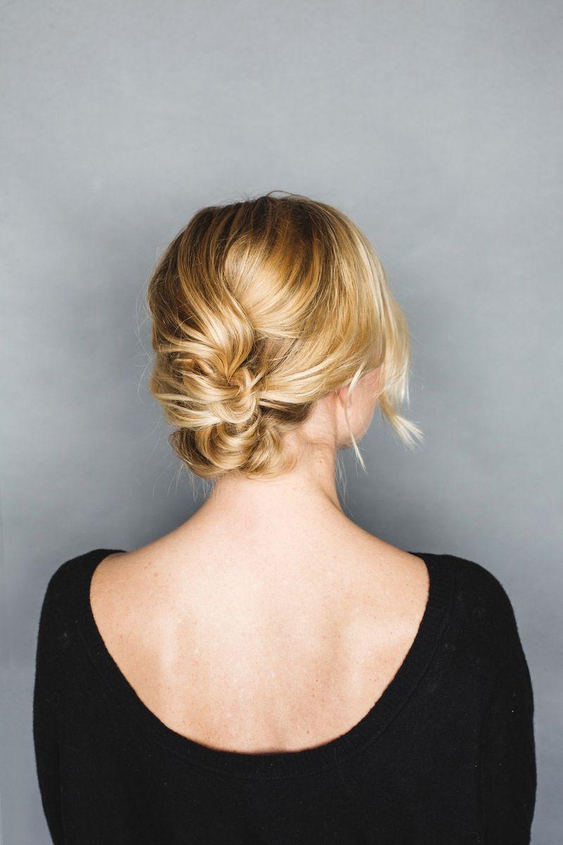 Foto: Reprodução / <a href="http://therighthairstyles.com/5-inspirational-medium-curly-hairstyles-for-every-day-special-occasions/21/" target="_blank">The Right Hairstyles for You</a>