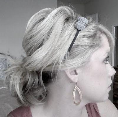 Foto: Reprodução / <a href="http://www.thesmallthingsblog.com/2011/08/how-to-wear-headband-with-ponytail-in/" target="_blank">The Small Things</a>