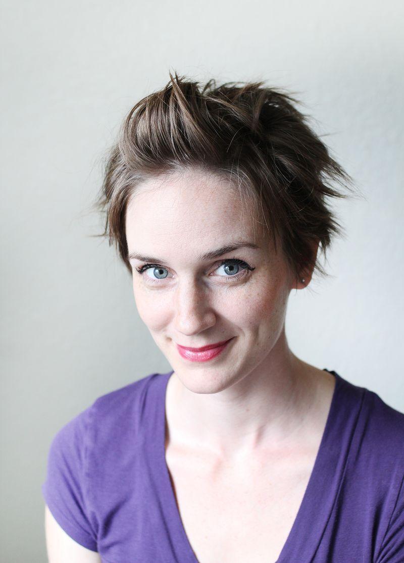 Foto: Reprodução / <a href="http://www.abeautifulmess.com/2014/09/3-ways-to-style-a-pixie-cut.html" target="_blank">A Beautiful MEssy</a>