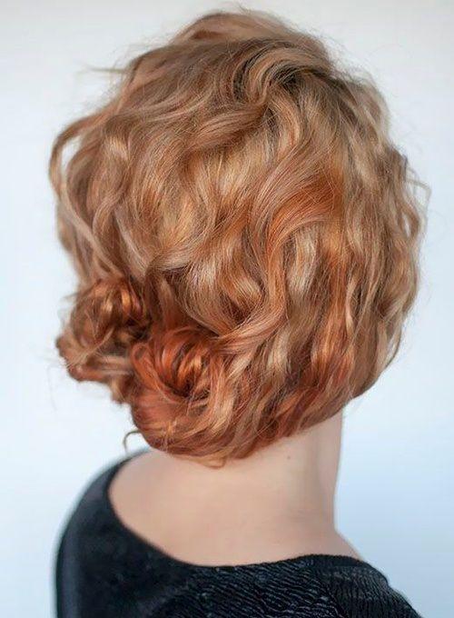 Foto: Reprodução / <a href="www.hairromance.com/2014/06/hairstyle-tutorial-for-curly-hair-the-double-bun.htmlb" target="_blank">Jair Romance</a>
