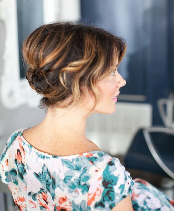 Foto: Reprodução / <a href="http://camillestyles.com/beauty-and-style/pretty-simple-updo-for-short-hair/" target="_blank">Camille Styles</a>