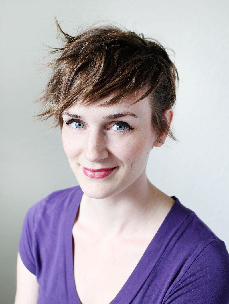 Foto: Reprodução / <a href="http://www.abeautifulmess.com/2014/09/3-ways-to-style-a-pixie-cut.html" target="_blank">A Beautiful MEssy</a>
