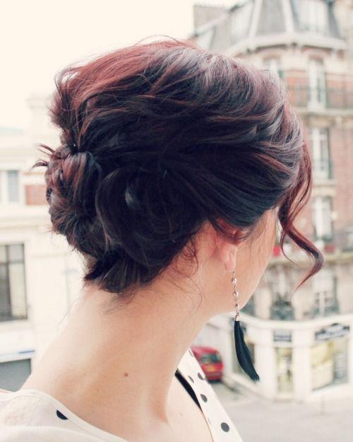 Foto: Reprodução / <a href="http://manouvellemode.com/2013/05/30/triple-twist-updo-for-short-hair/" target="_blank">Ma Nouvelle Mode</a>