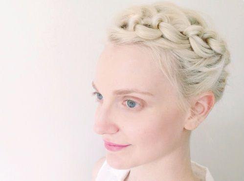 Foto: Reprodução / <a href="http://thebeautydepartment.com/2014/05/knot-tie-updo-for-short-hair/" target="_blank">The Beauty Department</a>