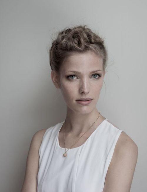 Foto: Reprodução / <a href="http://www.somewhatsimple.com/full-top-knot-for-short-or-thin-hair/" target="_blank">Some What Simple</a>