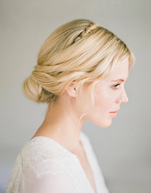 Foto: Reprodução / <a href="http://www.oncewed.com/diy/diy-low-twisted-bun/" target="_blank">Once Wed</a>