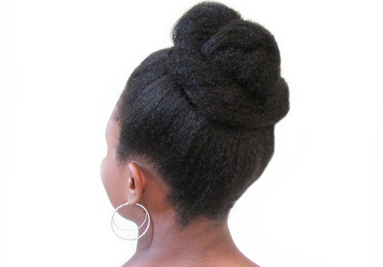Foto: Reprodução / <a href="http://www.savingourstrands.com/2015/03/top-knot-for-natural-hair-washdayexperience.html" target="_blank">Saving our Strands</a>