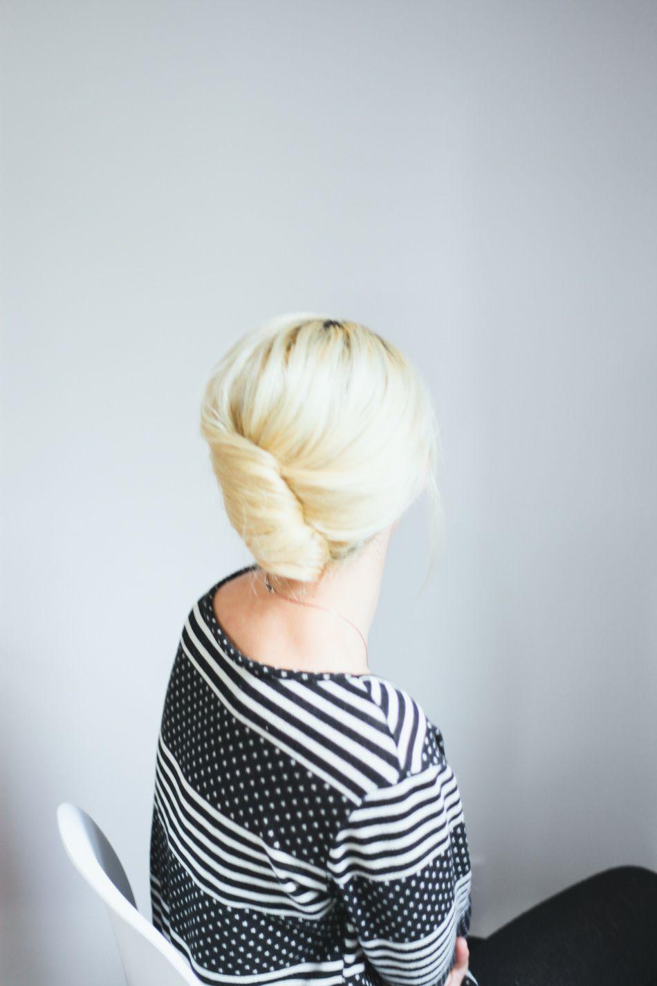 Foto: Reprodução / <a href="http://treasuresandtravelsblog.com/blog/2013/12/18/hair-tutorial-simple-french-roll" target="_blank">Treasures & Travels</a>