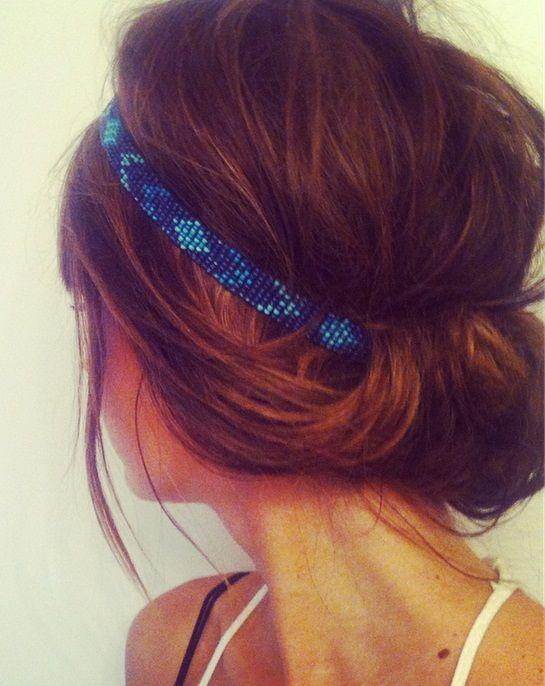 Foto: Reprodução / <a href="http://treasuresandtravelsblog.com/blog/2012/7/26/hair-tutorial-two-minute-tuck.html" target="_blank">Treasures & Travels</a>
