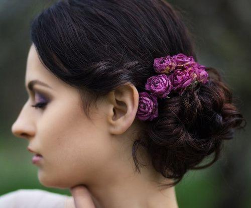 Foto: Reprodução / <a href="http://therighthairstyles.com/20-trendiest-updos-for-medium-length-hair/23/" target="_blank">The Right Hairstyles For You</a>