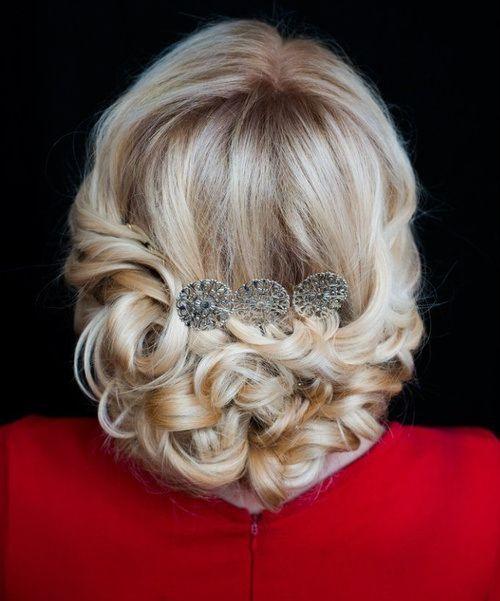Foto: Reprodução / <a href="http://therighthairstyles.com/20-trendiest-updos-for-medium-length-hair/29/" target="_blank">The Right Hair Styles For You</a>