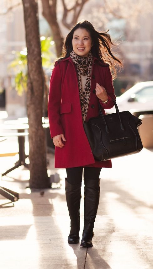 Foto: Reprodução / <a href="http://www.cuteandlittle.com/2014/01/red-coat-leopard-scarf.html" target="_blank">Cute and Little</a>