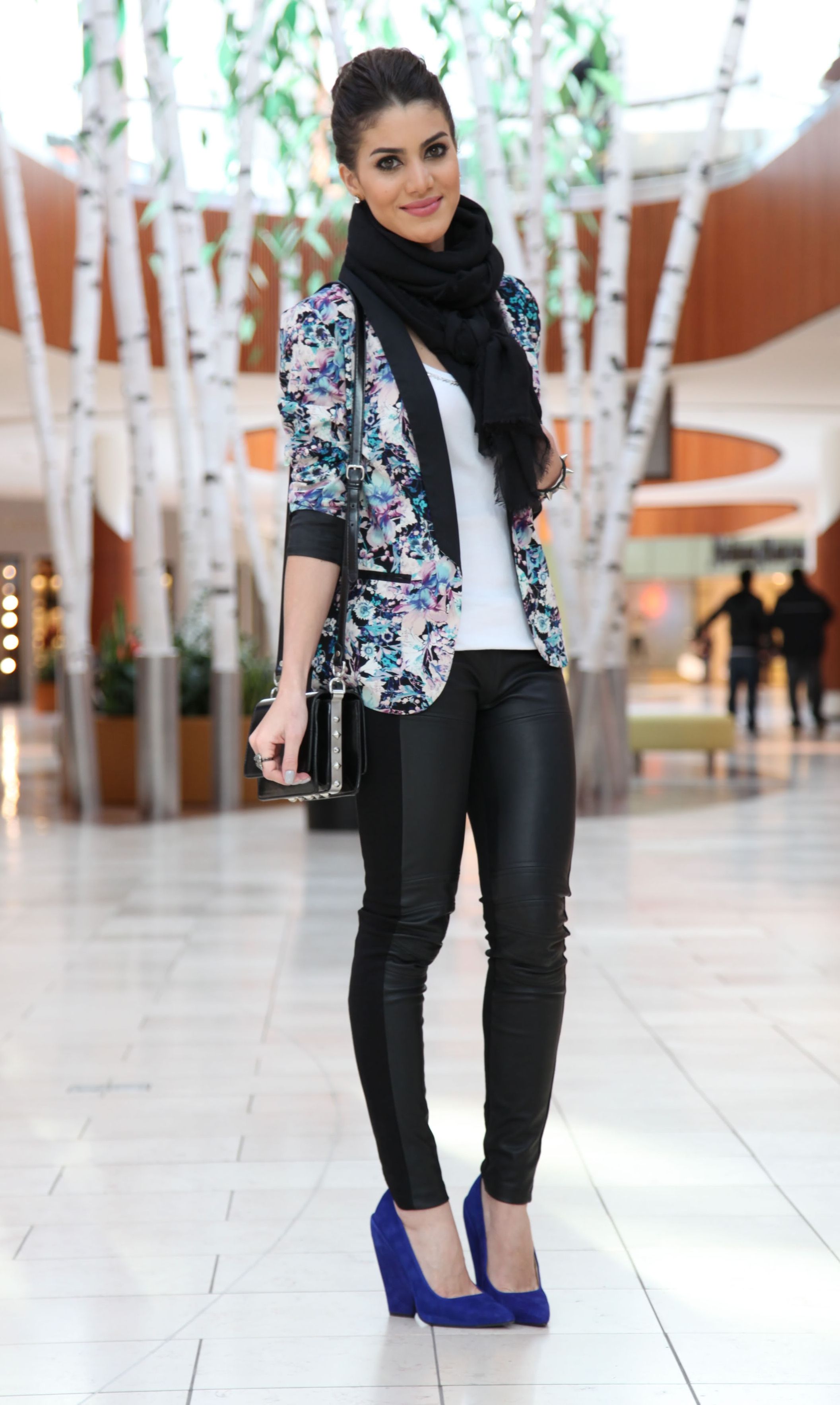 Foto: Reprodução / <a href="http://camilacoelho.com/2013/01/10/look-do-dia-floral-blazer/" target="_blank">Camila Coelho</a>