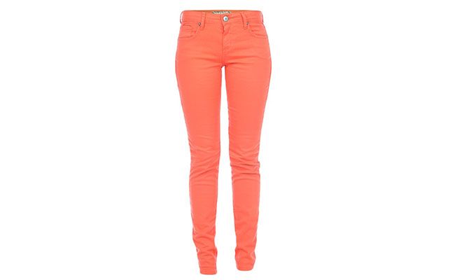 Calça laranja Sommer por R$170,10 na <a href="http://www.glamour.com.br/calca-sommer-juli-sarja-tint-laranja-acacia-172430/p" target="blank_">Glamour</a>