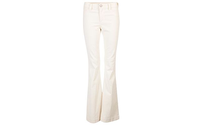 Calça branca Mixed por R$634 na <a href="http://www.e-closet.com.br/item/cal-a-veludo-flaire-cr-mixed-10908.html" target="blank_">E-Closet</a>