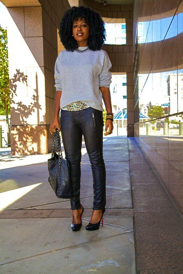 Foto: Reprodução / <a href="http://stylepantry.com/2013/02/12/mens-crewneck-sweatshirt-moto-leather-pants/" target="_blank">Style Pantry</a>