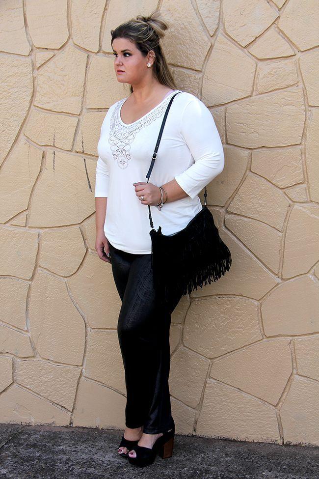 Foto: Reprodução / <a href="http://grandesmulheres.com.br/tag/blusa-branca-plus-size/" target="_blank">Grandes Mulheres</a>