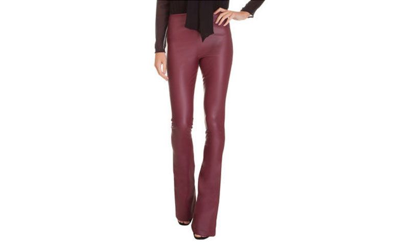 Calça Flare de couro Eco 284 por R$239 na <a href="https://oqvestir.com.br/calca-couro-eco-flare-winter-284-vinho.html" target="blank_">Oqvestir</a>