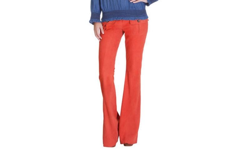 Calça Chamois Bobstore por R$2.689 na <a href="https://oqvestir.com.br/calca-flare-chamois-bobstore-laranja.html" target="blank_">Oqvestir</a>