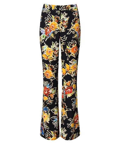 Calça flare estampada por R$519,00 na <a href="http://www.capitollium.com.br/produto/nutria-calca-flare-crepe-floral-bolsos-preto-152281" target="blank_">Capitollium</a>