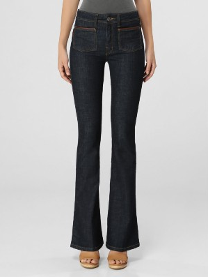 Calça flare jeans por R$2589,00 na <a href="http://www.ffwshop.com.br/calca-ellus-light-cross-ly--sup-high--flare-bolso-jeans-escuro-288467/p" target="blank_">FFW Shop</a>