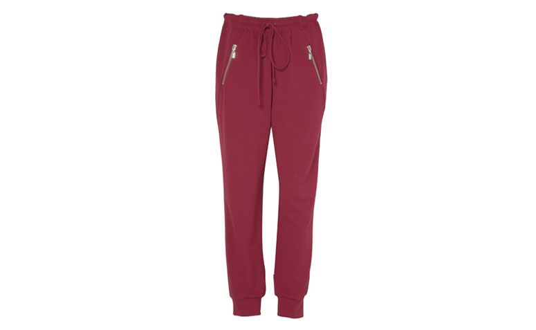 Calça Spezzato por R$499,00 na <a href="http://www.oqvestir.com.br/calca-spezzato-sporty---vinho-57578.aspx/p" target="blank_">OQVestir</a>