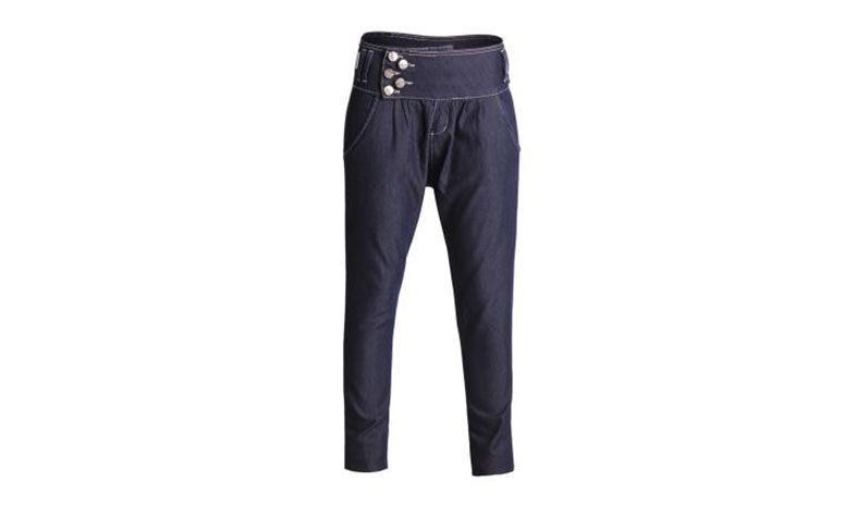 السراويل الجينز Saruel مظلمة لمدة 39.99 $ في Posthaus