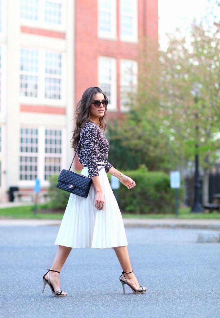 Foto: Reprodução / <a href="http://camilacoelho.com/2014/05/20/look-do-dia-saia-midi-e-cardigan/" target="_blank">Camila Coelho</a>