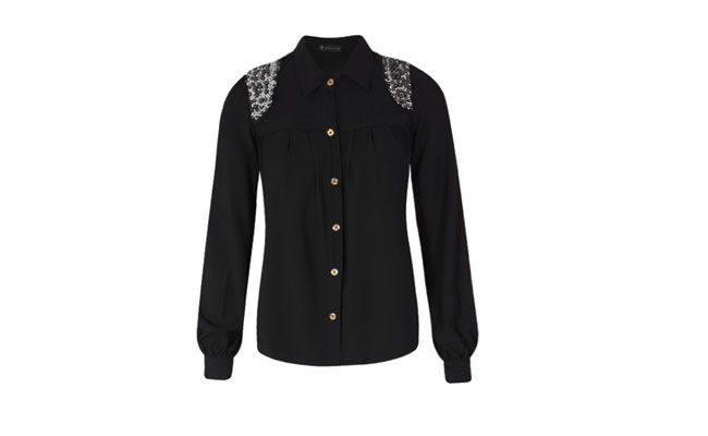 Camisa preta com bordados por R$61,90 na <a href="http://goo.gl/da07BC" target="_blank"> Dafiti</a>