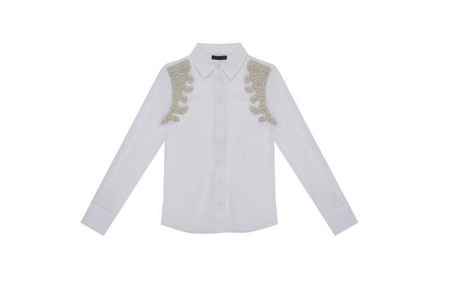 Camisa com pérolas PatBo para C&A por R$169,00 na C&A></p>
<p class=