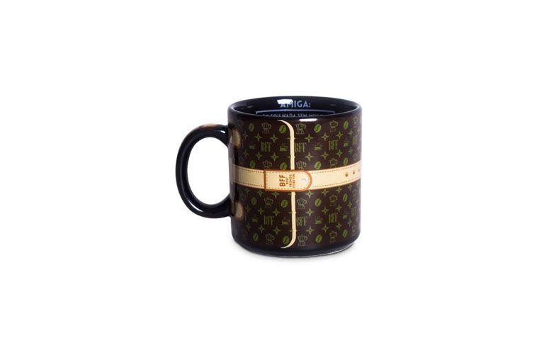 Caneca bolsa amiga por R$31,90 na <a href="https://www.bakarbakar.com.br/produto/3/254/caneca-bolsa-amiga-marrom-400ml-vaca-design" target="blank_">Bakar Bakar</a>