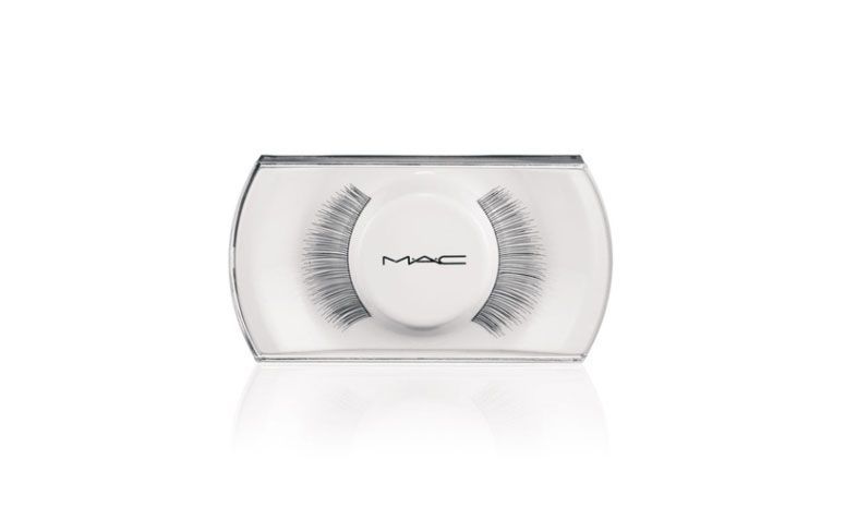 Cílios Postiços MAC 21 Lash por R$ 59,00 na <a href="http://www.sephora.com.br/mac/maquiagem/olhos/cilios-posticos-mac-21-lash-7515" target="_blank">Sephora</a>