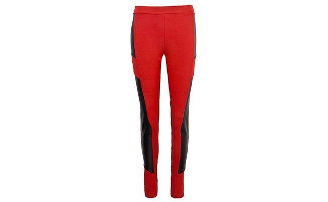 Legging vermelha com detalhe Sommer por R$85,90 na <a href="http://www.dafiti.com.br/Legging-Sommer-Petit-Retails-Vermelha-1466701.html" target="blank_">Dafiti</a>