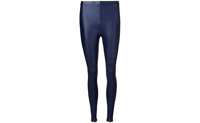 Legging azul Lucy in the sky por R$103,20 na <a href="http://www.farfetch.com/br/shopping/women/lucy-in-the-sky-legging-azul-item-10715352.aspx?storeid=9609&ffref=lp_2_" target="blank_">Farfetch</a>