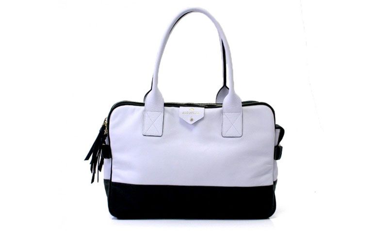 Bolsa Arquimedes P&B Adô Atelier por R$463,00 na <a href="http://www.adoatelier.com.br/bolsas-couro-diversas/bolsa-arquimedes-peb-media" target="_blank">Adô Atelier</a>