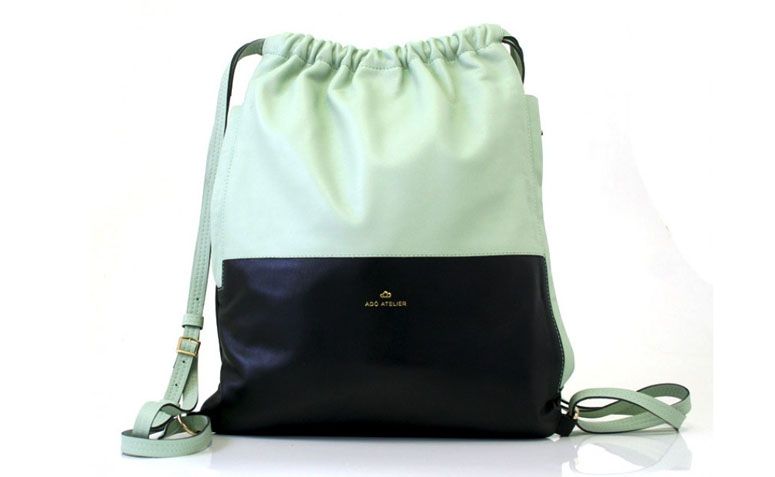 Bolsa Sport menta Adô Atelier por R$319,20 na <a href="http://www.adoatelier.com.br/bolsas-couro-diversas/lola-sport-bag-menta" target="_blank">Adô Atelier</a>
