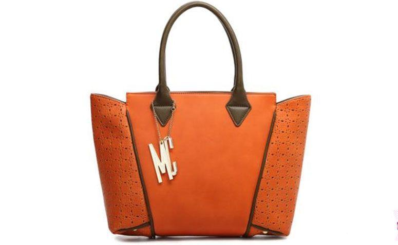 Bolsa de ombro estruturada Macadamia por R$239,90 na <a href="http://www.ohmybag.com.br/bolsa-de-ombro-estruturada-macadamia-1418.aspx/p" target="_blank">Oh My Bag</a>
