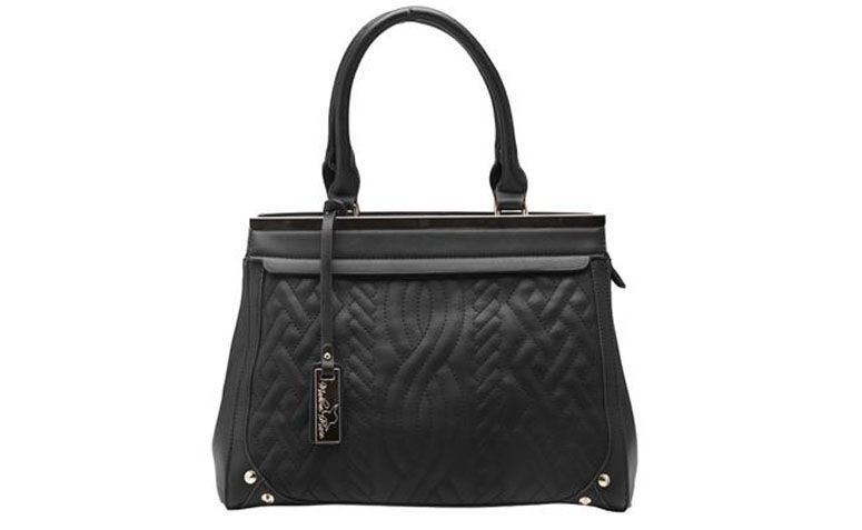 Bolsa preta Madame Marie por R$209,90 na <a href="http://www.anita.com.br/produto/Bolsa-Madame-Marie-MULTICOLORIDO-97933?atributo=173:MULTICOLORIDO" target="_blank">Anita</a>