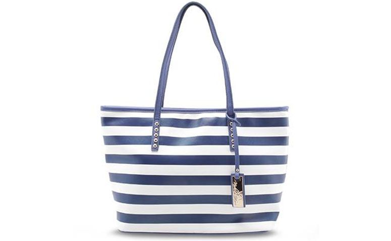 Bolsa listras azuis Madame Marie por R$179,99 na <a href="http://www.anita.com.br/produto/Bolsa-Madame-Marie-MULTICOLORIDO-95739?atributo=173:MULTICOLORIDO" target="_blank">Anita</a>