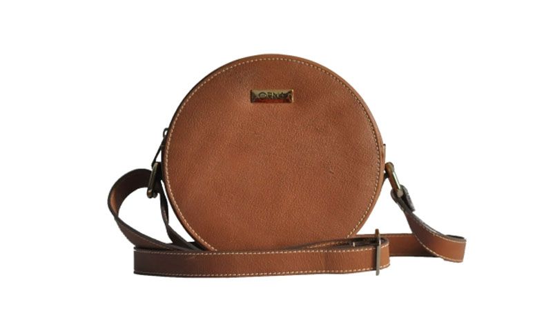 Bolsa juvevê caramelo Orna por R$500,00 na <a href="http://orna.com.br/produto/bolsa-juveve-caramelo/" target="_blank">Orna</a>