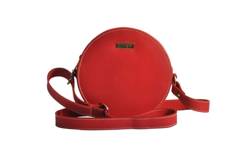 Bolsa juvevê vermelha Orna por R$500,00 na <a href="http://orna.com.br/produto/bolsa-juveve-vermelho/" target="_blank">Orna</a>