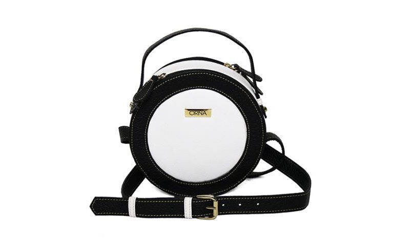 Bolsa tarumã preto e branco Orna por R$580,00 na <a href="http://orna.com.br/produto/bolsa-taruma-preto-e-branco/" target="_blank">Orna</a>