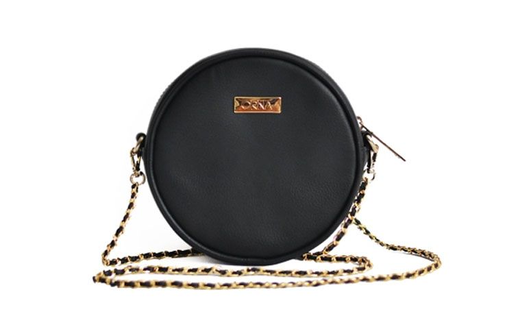 Bolsa batel preta Orna por R$500,00 na <a href="http://orna.com.br/produto/bolsa-batel-preta/" target="_blank">Orna</a>